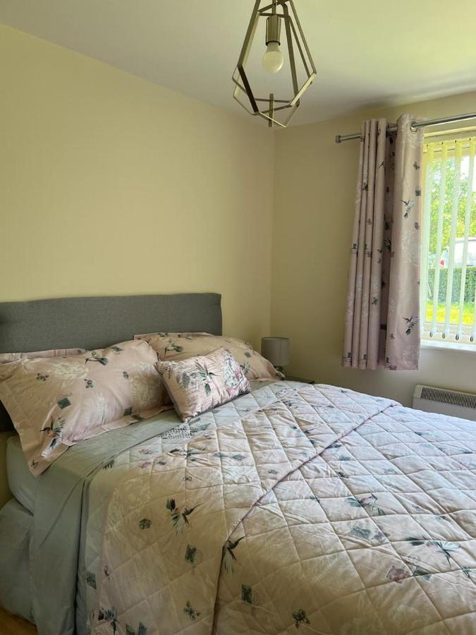 Modern Beautiful Gated Two Bed Apartment Stifford Экстерьер фото