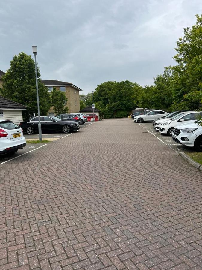 Modern Beautiful Gated Two Bed Apartment Stifford Экстерьер фото